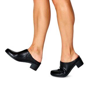 NEW Dansko Carrie Clogs - Nubuck For Women in black 563